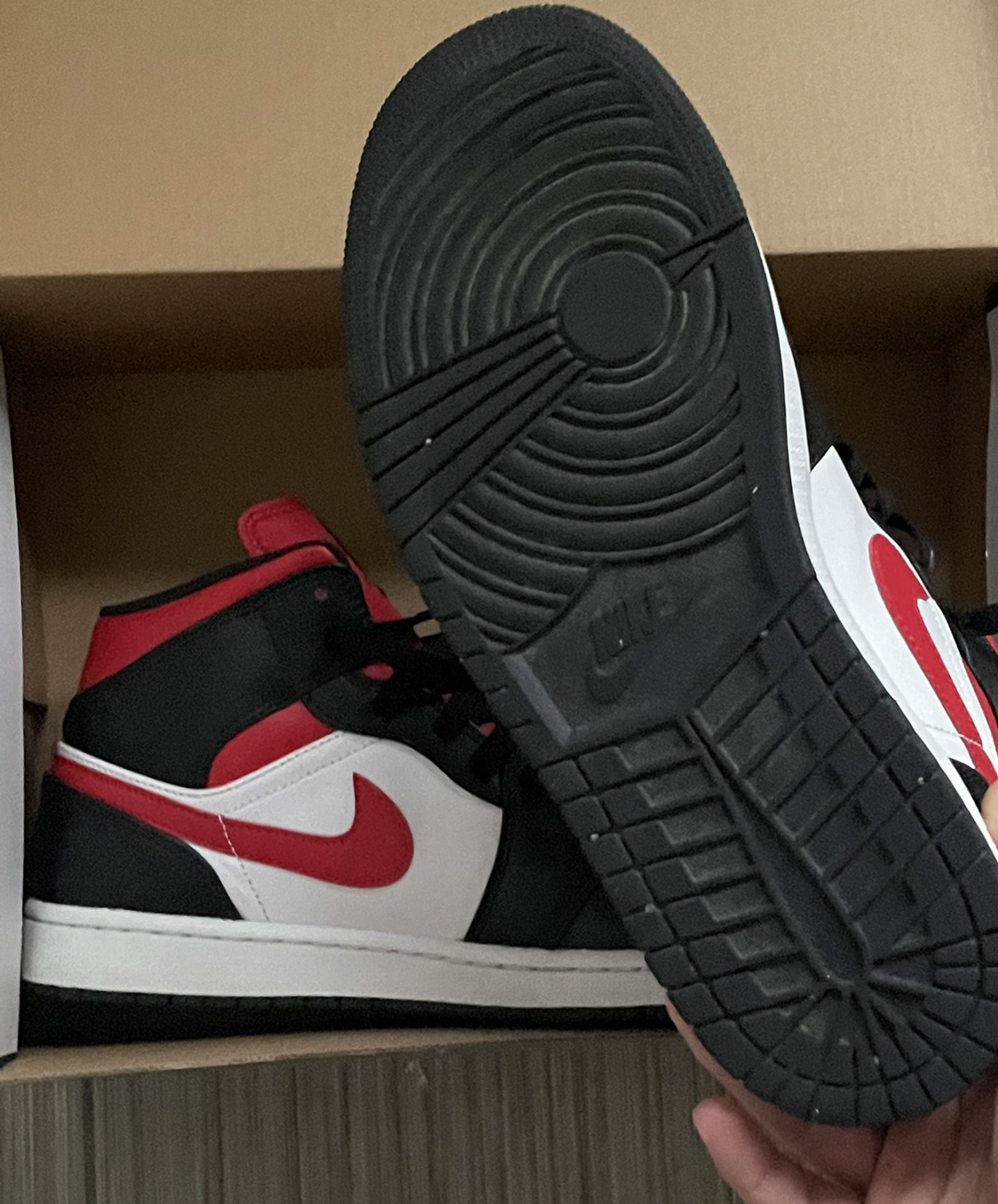 Air Jordan 1 Mid Size 9.5 - photo 3