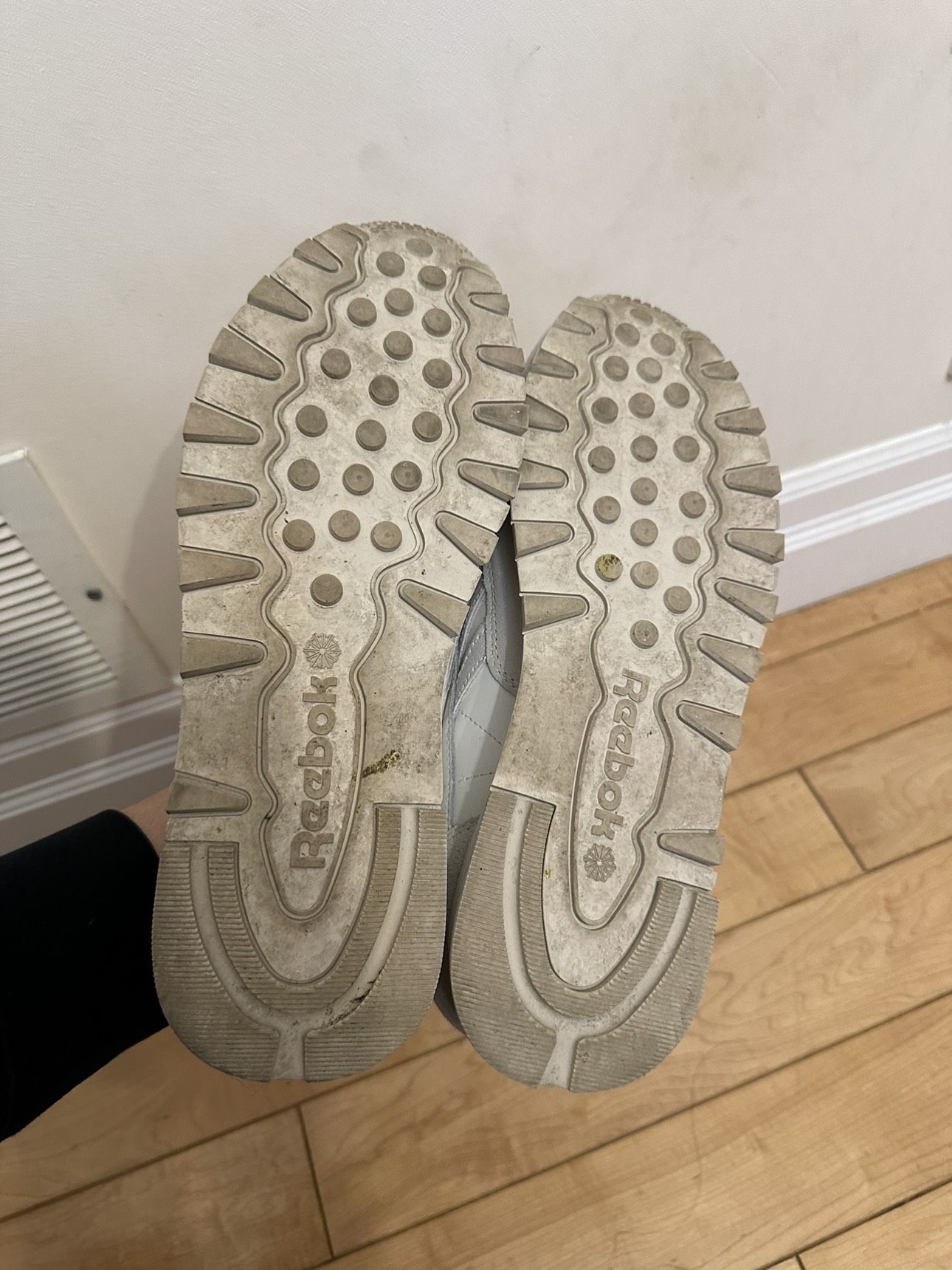 Lightly worn Reebok shoes - photo 2