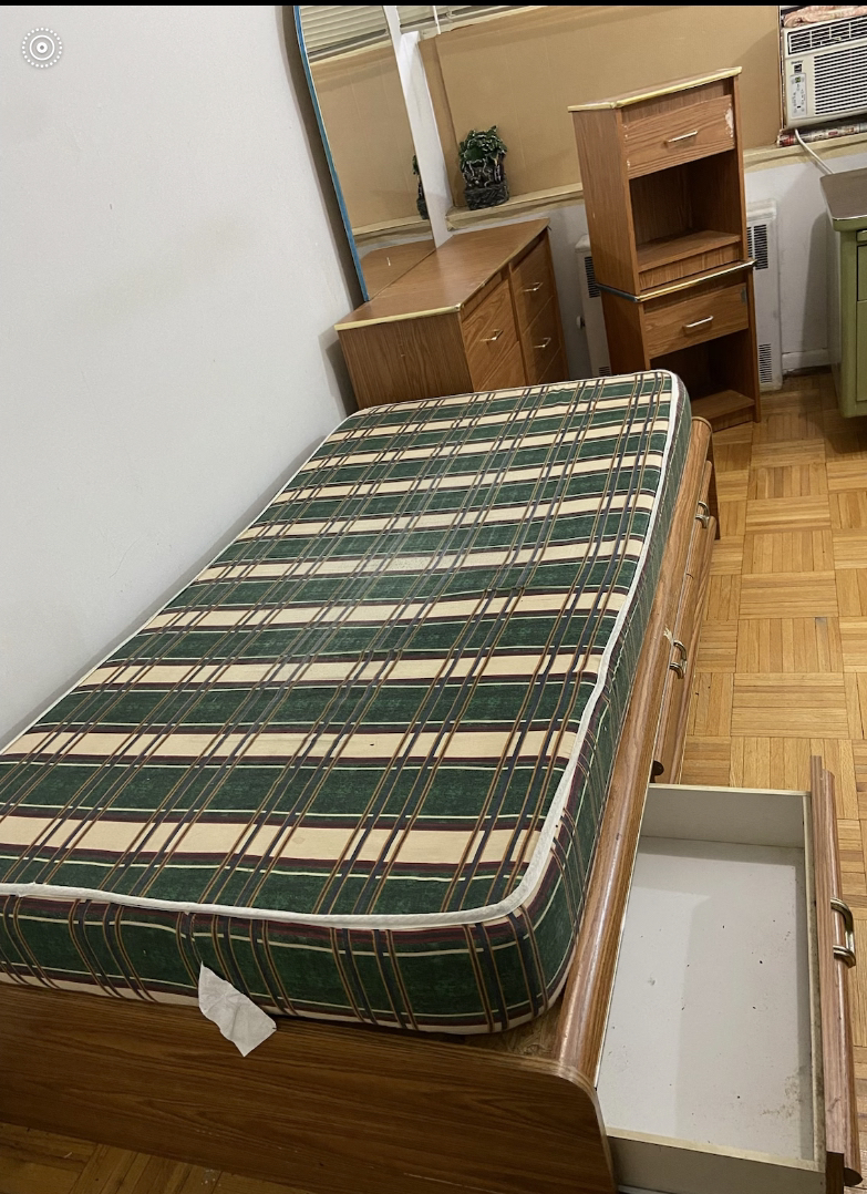 FREE FURNITURE. PICK UP TODAY 169 Jameson Ave