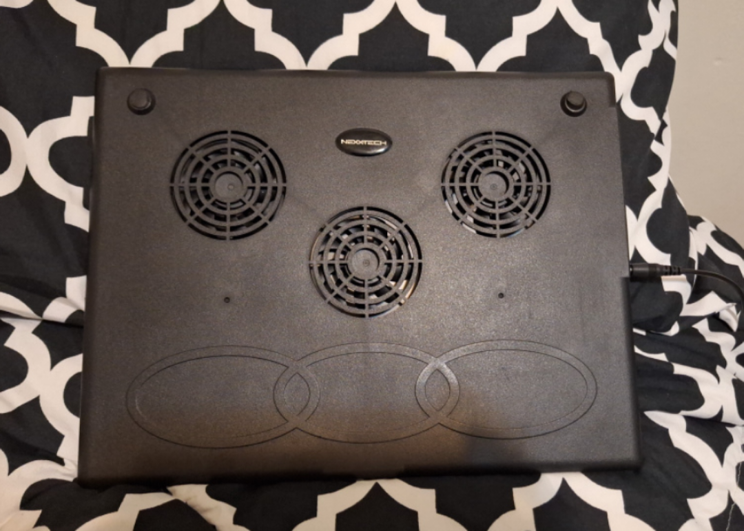 Laptop cooling stand