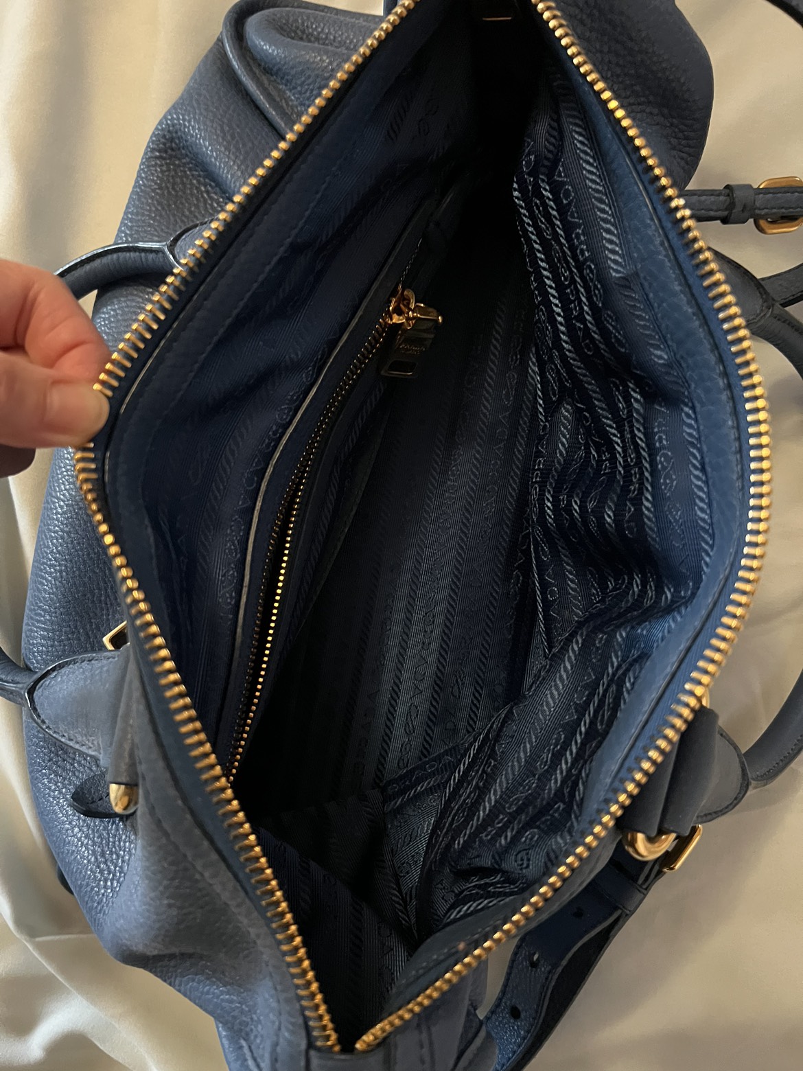 Prada bag image indicator(5)