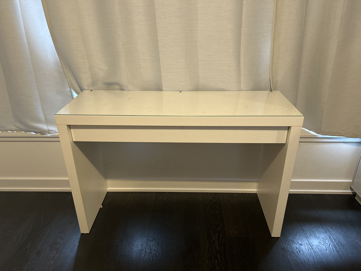 Desk / vanity table