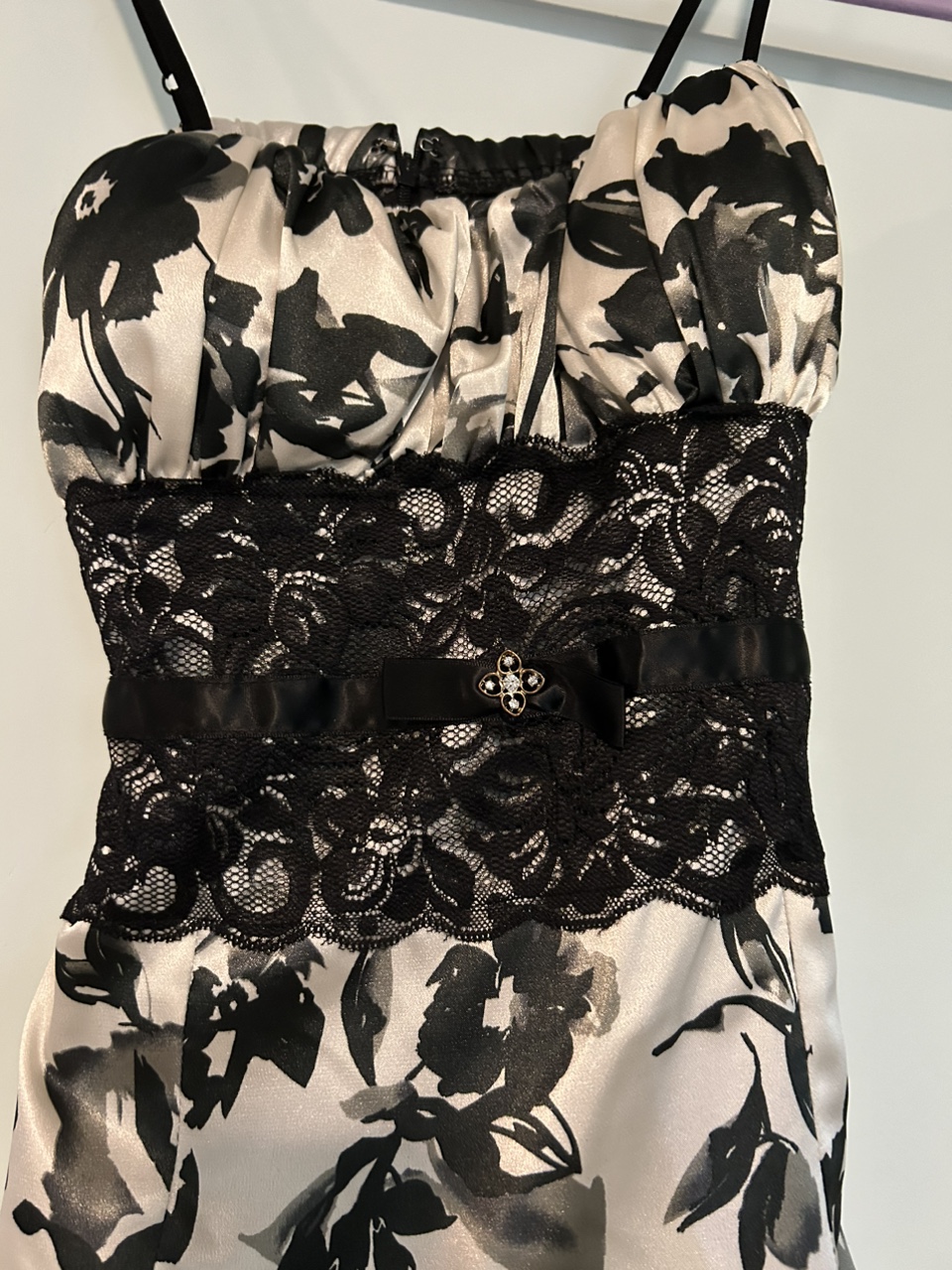 Pretty silky feeling dress - photo 3