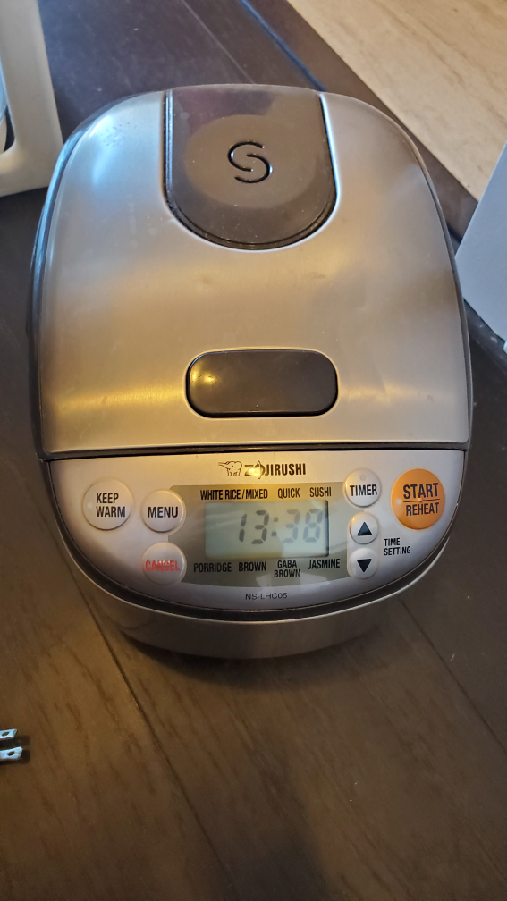 Zojirushi Rice Cooker 5.5 cups thumbnail