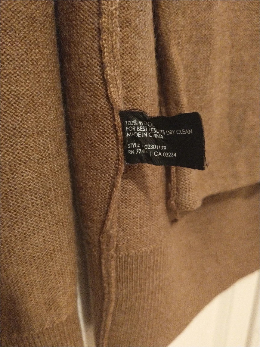 Club Monaco 100% wool ladies cardigan image indicator(3)