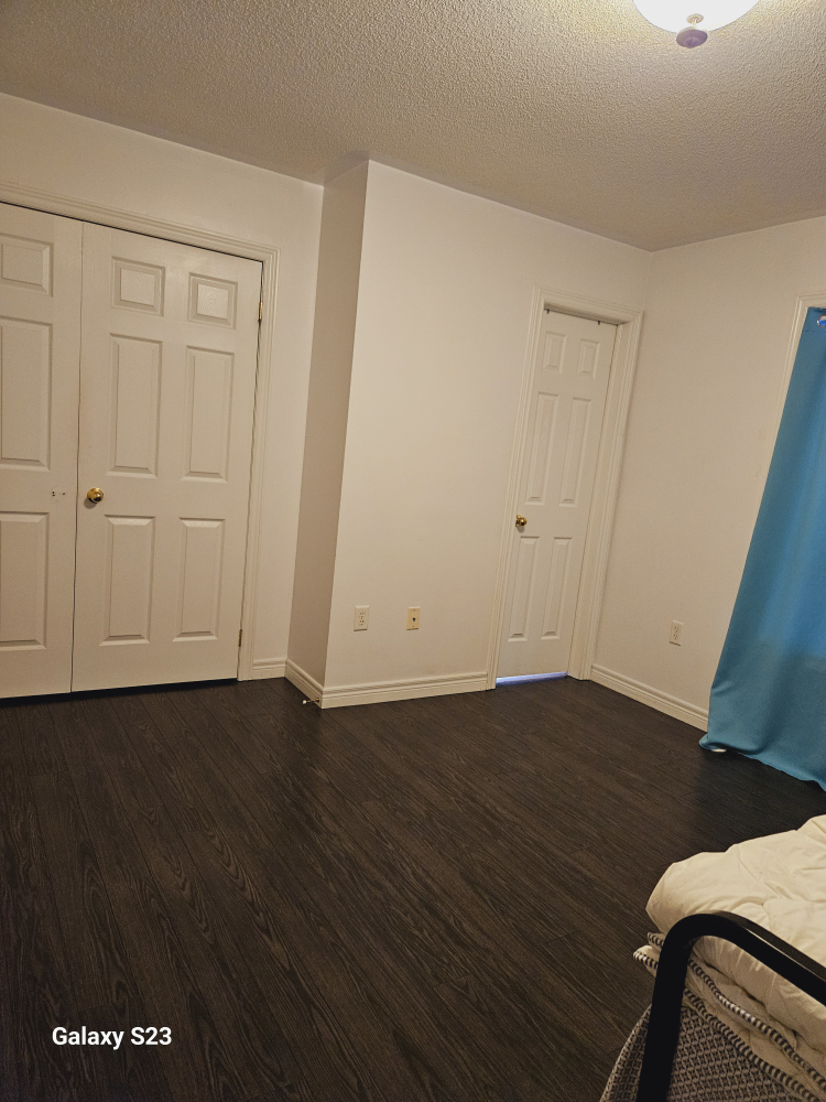 private room with attached bathroom - photo 2