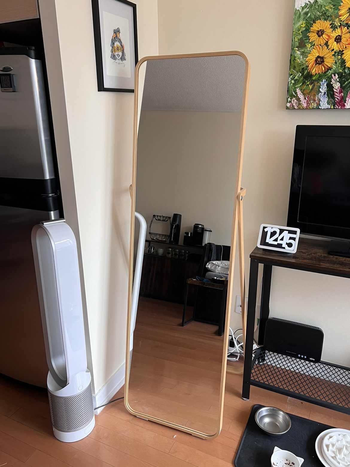 Standing mirror