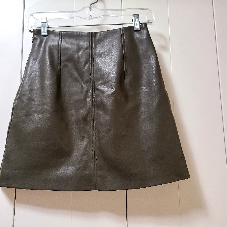 Women’s not real leather H&M skirt image indicator(2)