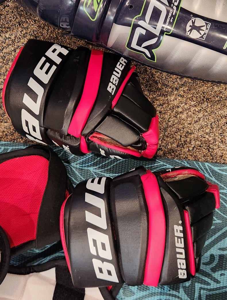 Hockey Equipment image indicator(2)