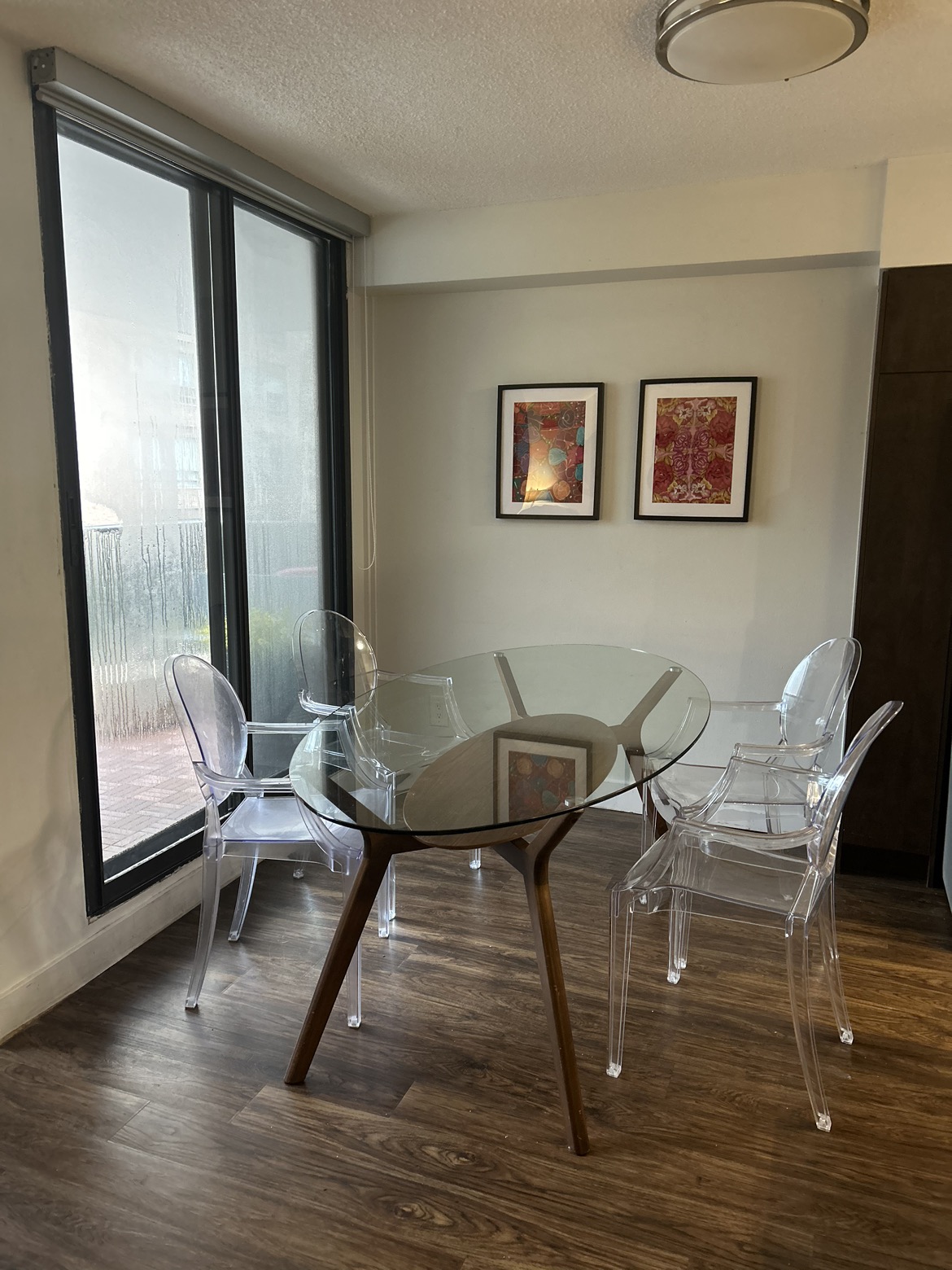 Structube dinning table - photo 3