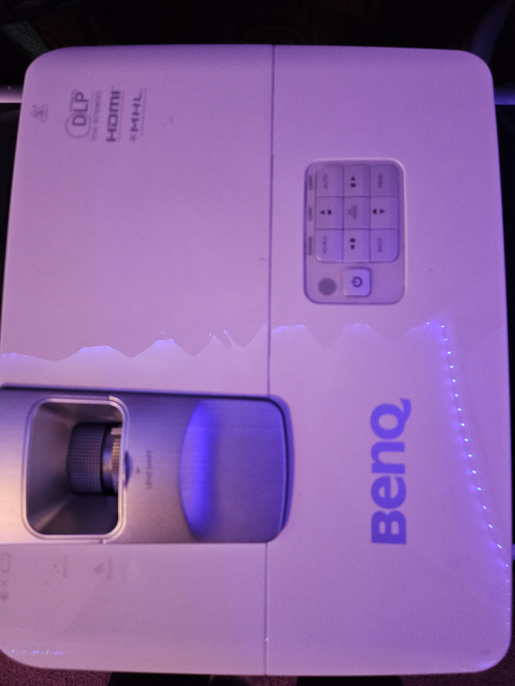 Benq HT1075 living room projector