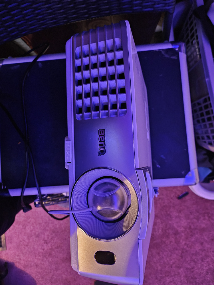 Benq HT1075 living room projector - photo 2