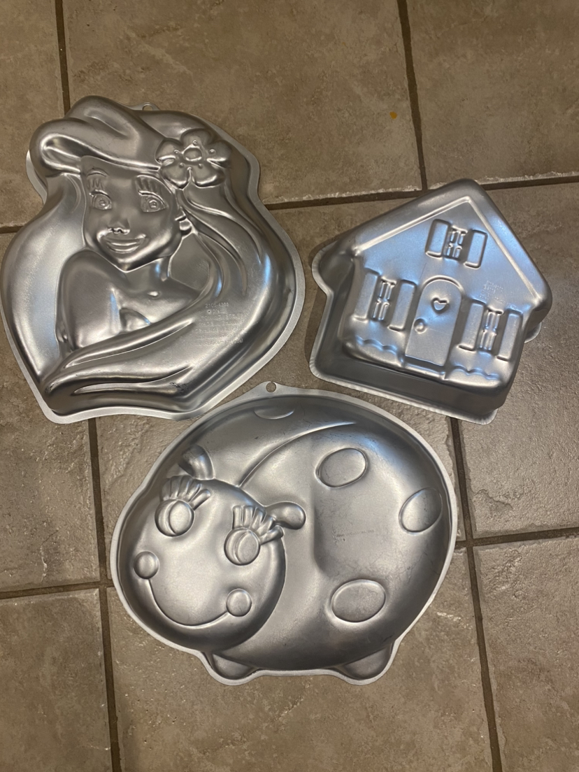 Cake pans