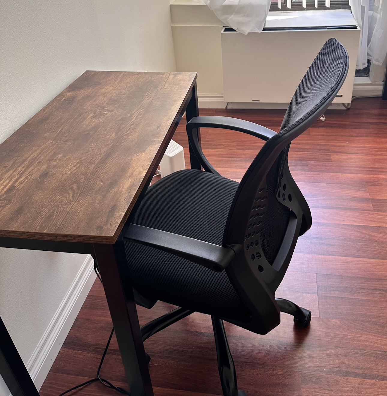 Table and office chair for sale - photo 2