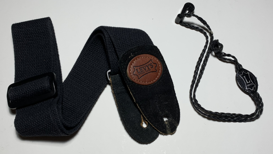 Acoustic Guitar with Accessories image indicator(3)