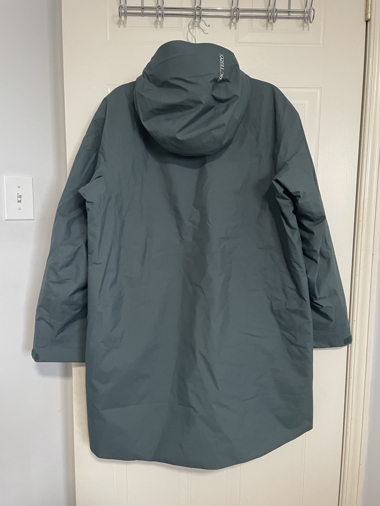 New Arcteryx Goretex Beta Insulated Coat - photo 2