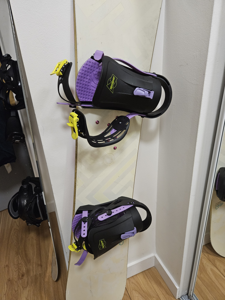 Snowboard and bindings