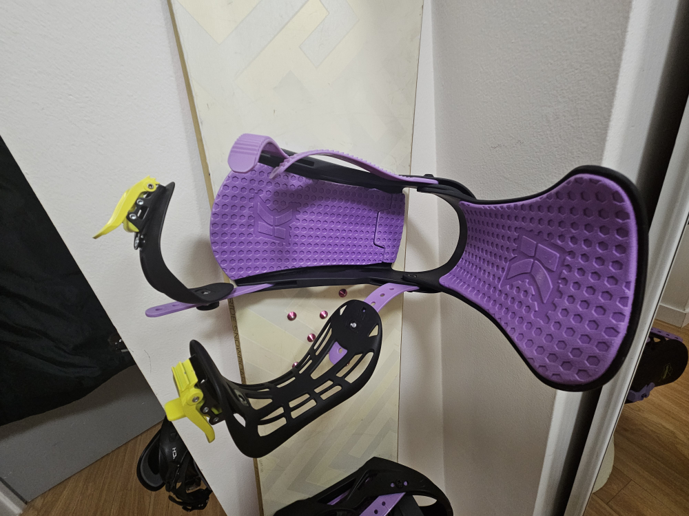 Snowboard and bindings - photo 3
