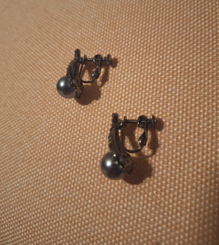 Brand New Clip on Faux Pearl Ear Rings image indicator(2)