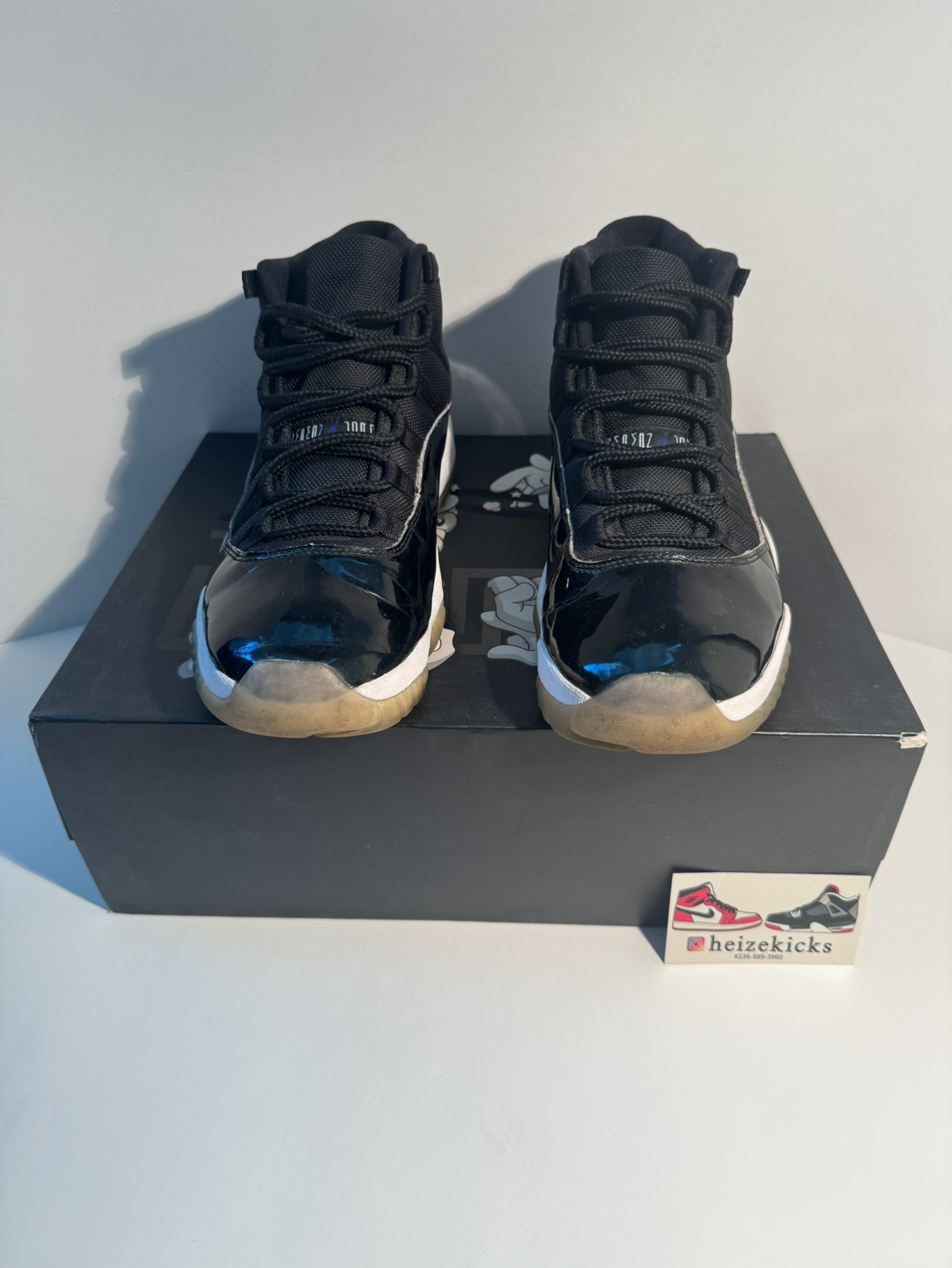 Air Jordan 11 Space Jam image indicator(3)