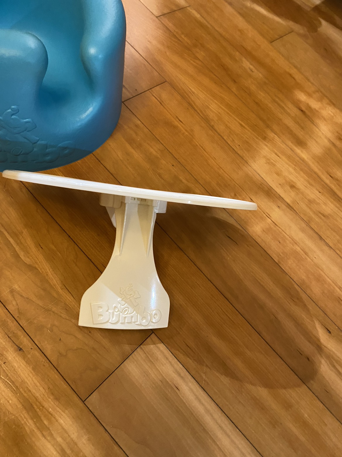 Bumbo chair with tray - photo 2