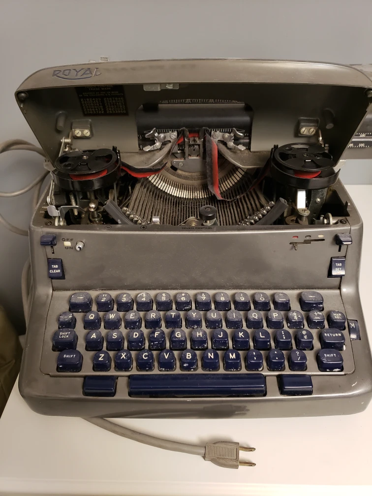 Vintage Royal electric typewriter image indicator(2)