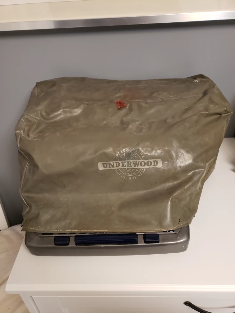 Vintage Royal electric typewriter image indicator(6)