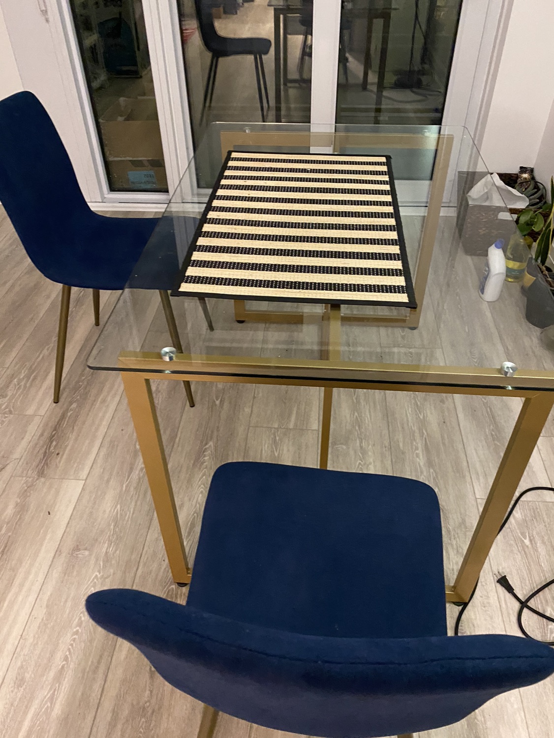 Almost new Dining table with 4 chairs - photo 2
