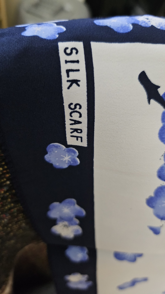 100% SILK SCARF image indicator(5)