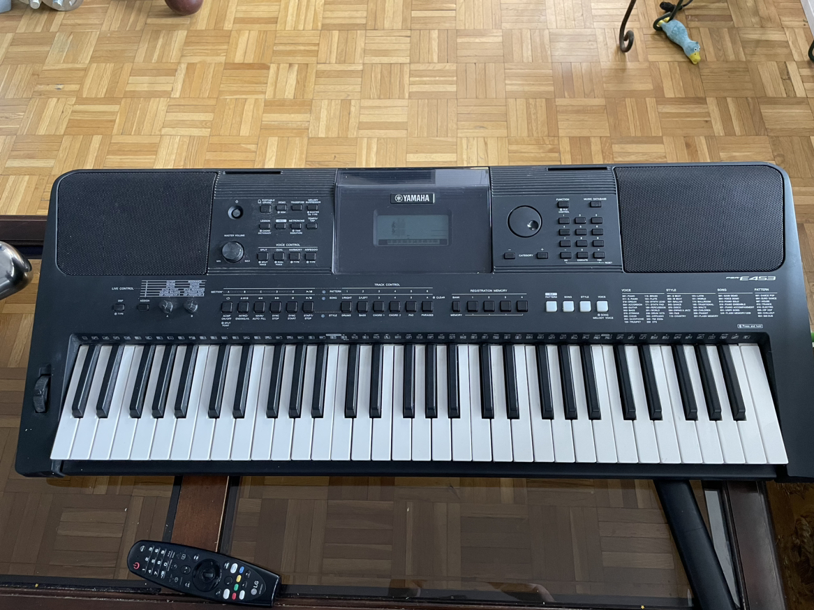 Yamaha PSR-E453 portable keyboard thumbnail