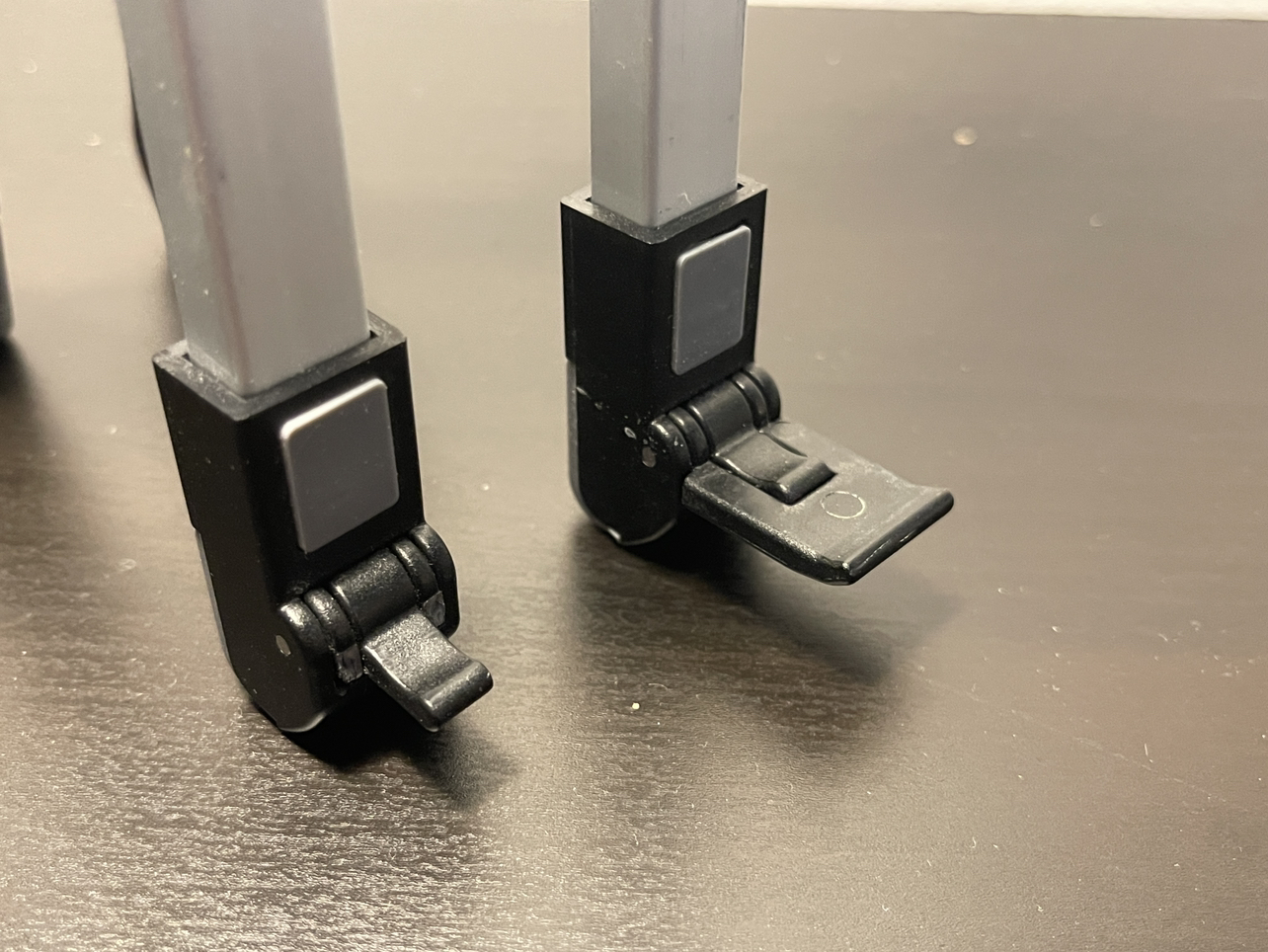 Laptop stand (one foot half broken but still works) 🥕 image indicator(2)