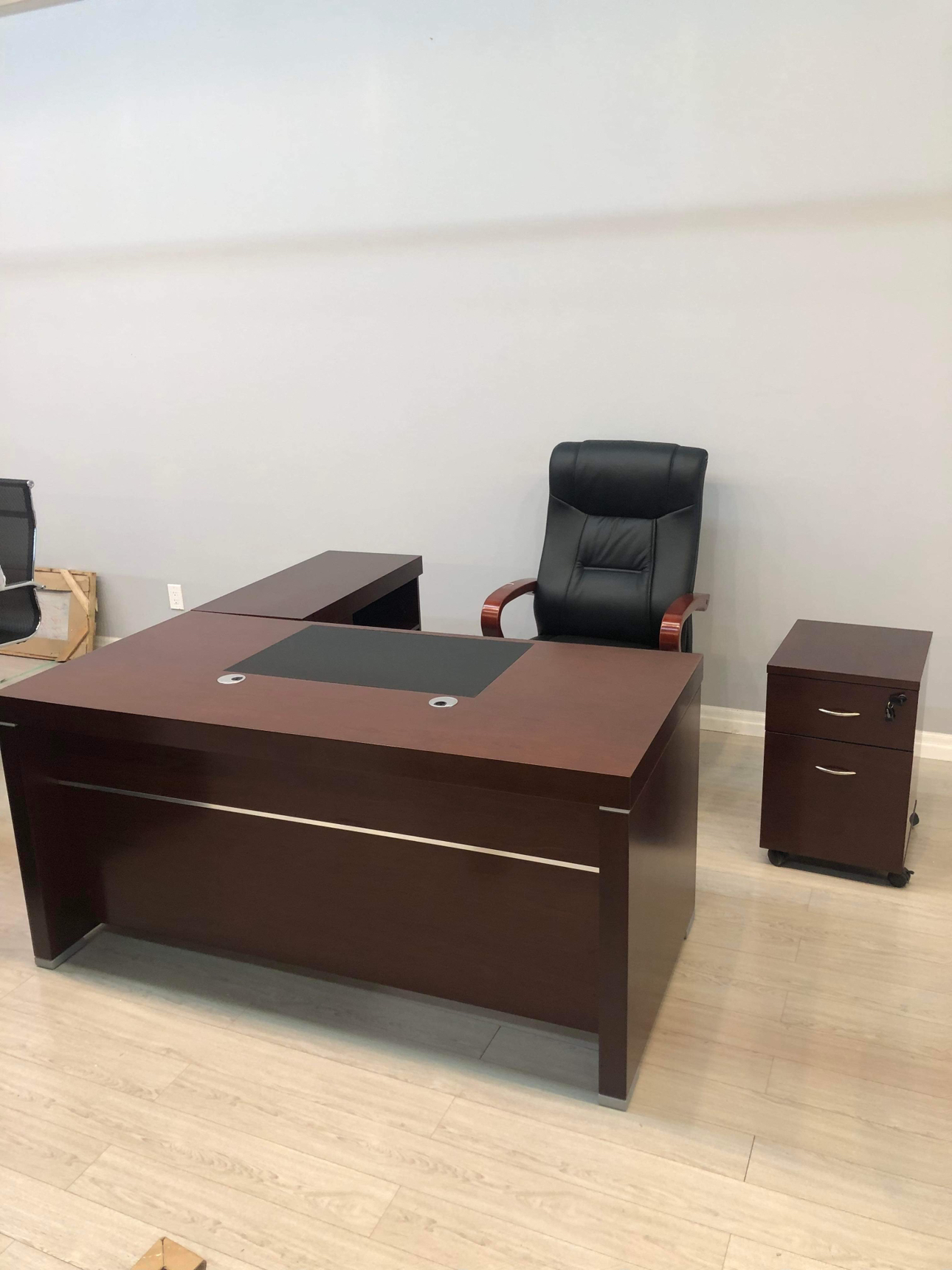 Very Cheap executive office table thumbnail