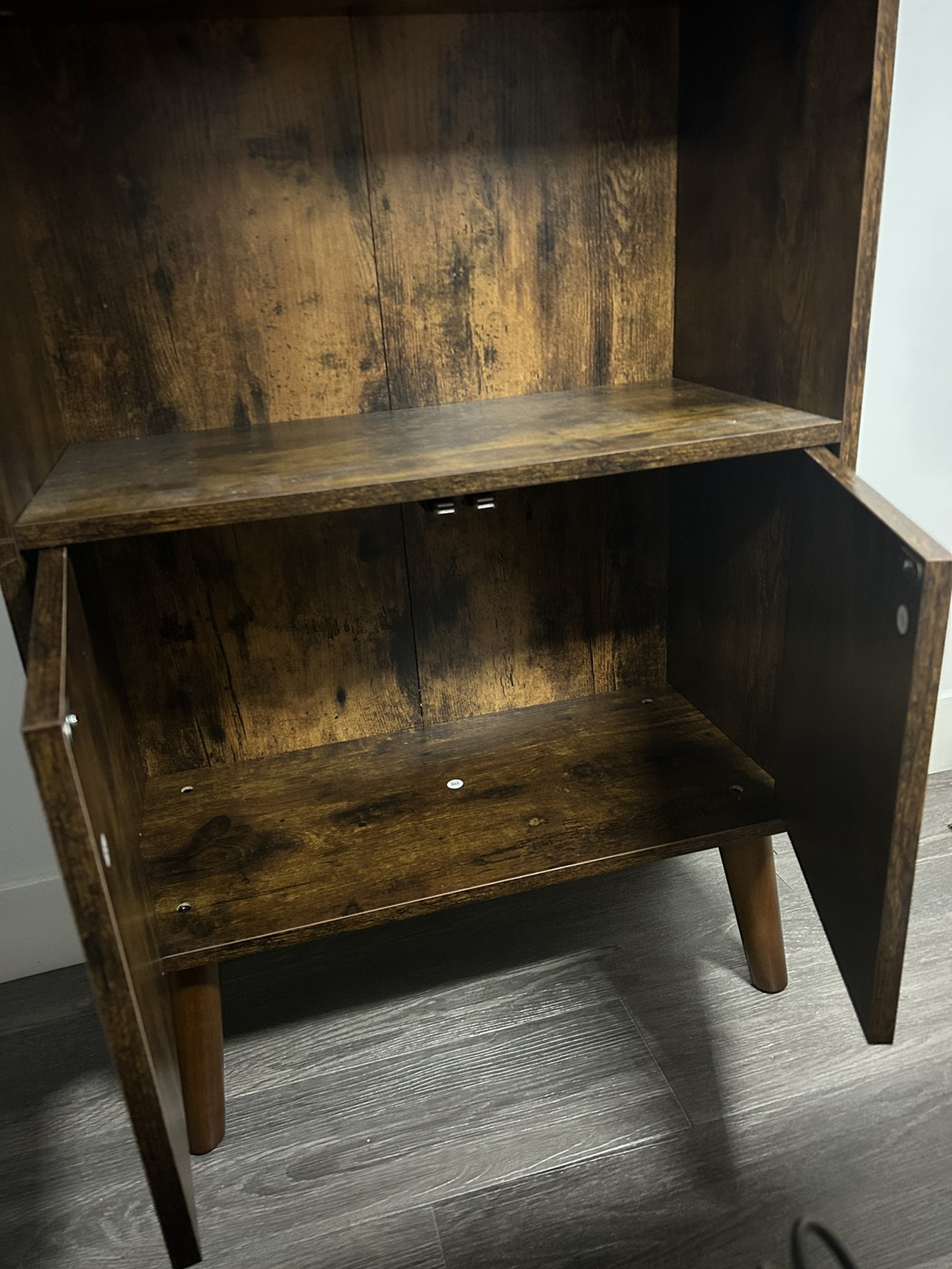 Moving out sales: 3-tier Bookshelf with Doors - photo 4