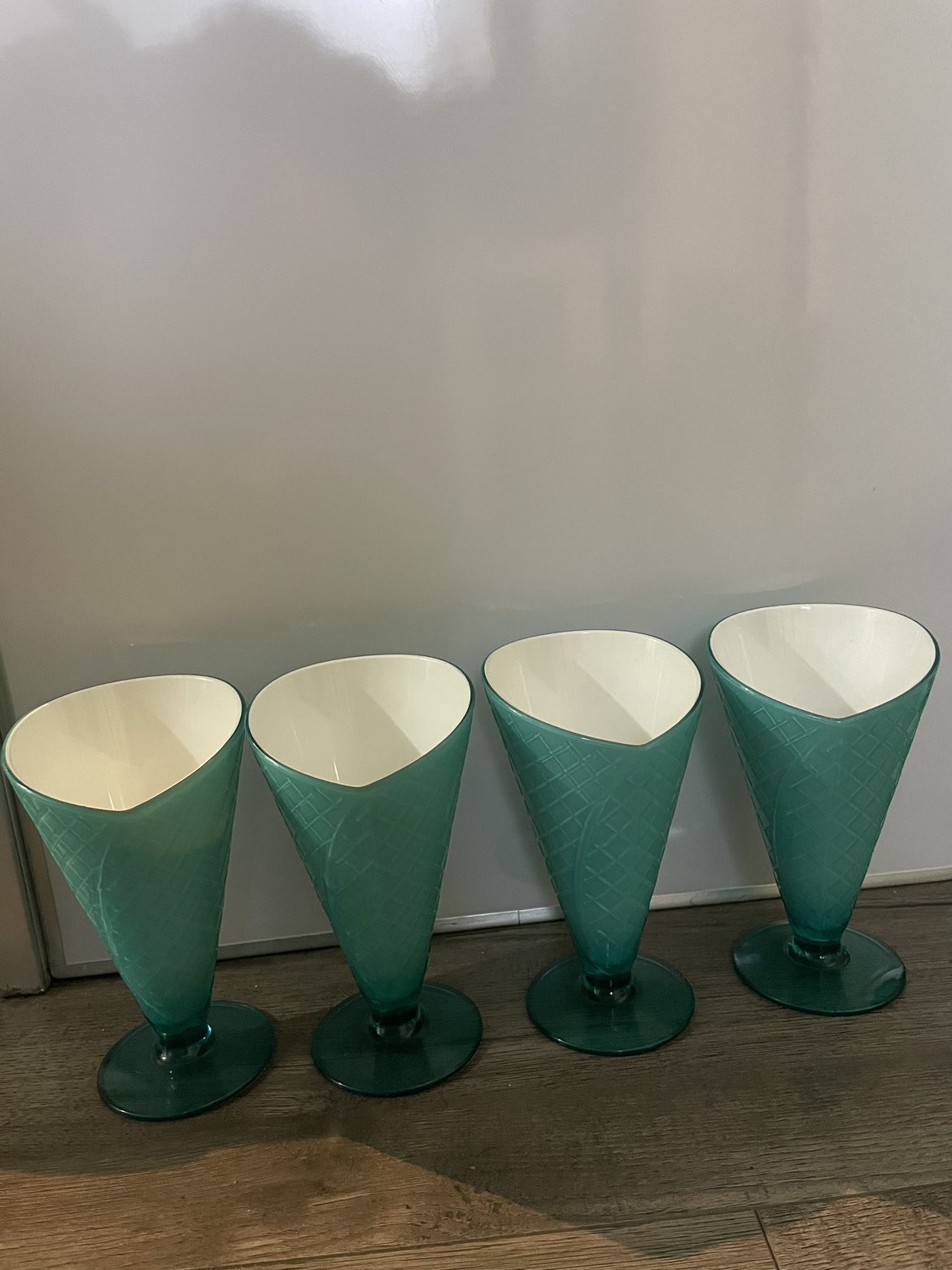 Retro Ice Cream Bowls x 4 thumbnail