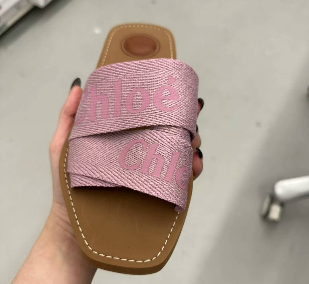 NWT Chloe Authentic Size 39 Sandal