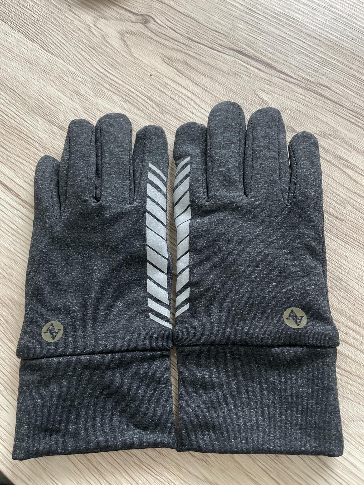 Smart touch screen winter gloves thumbnail