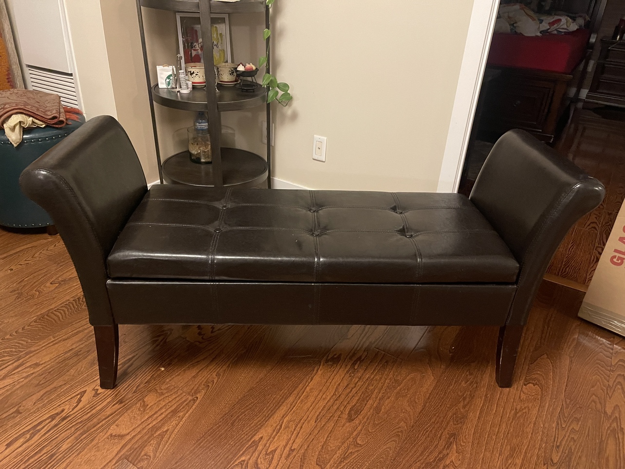 Leather seater with storage. Top condition - photo 3