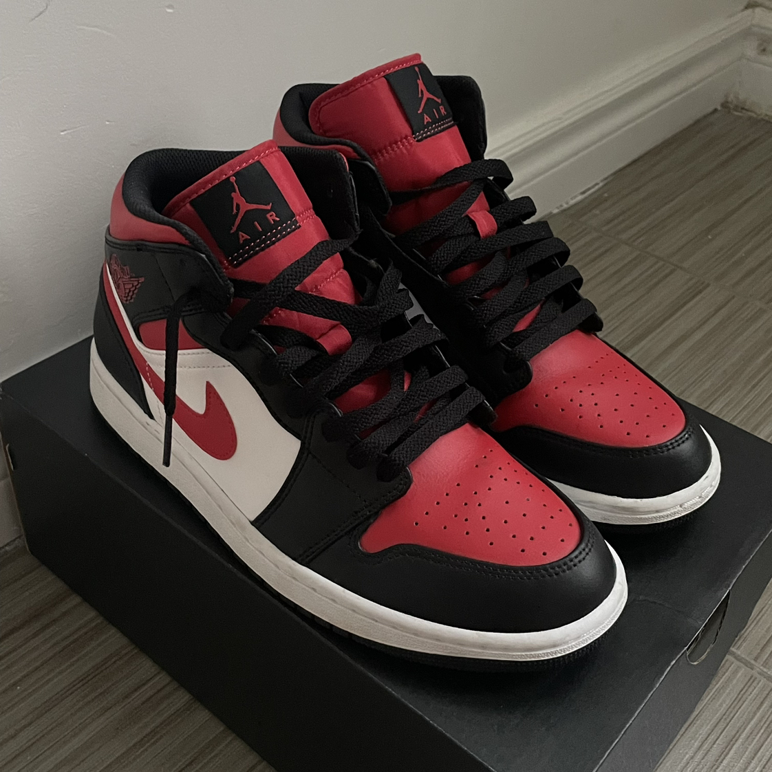 Air Jordan 1 Mid Size 9.5