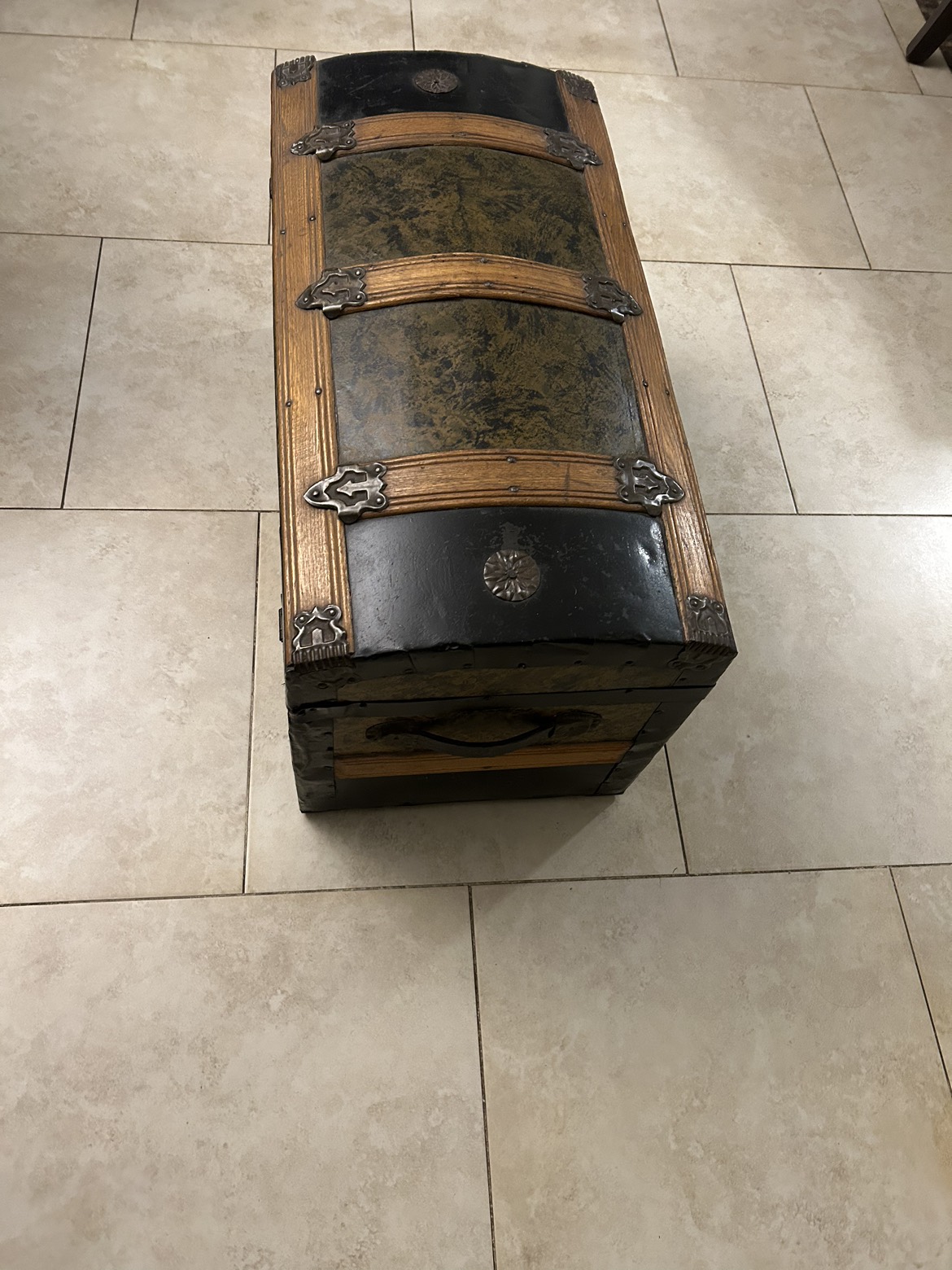 1873 Travelling Storage Chest vintage antique made in England image indicator(5)