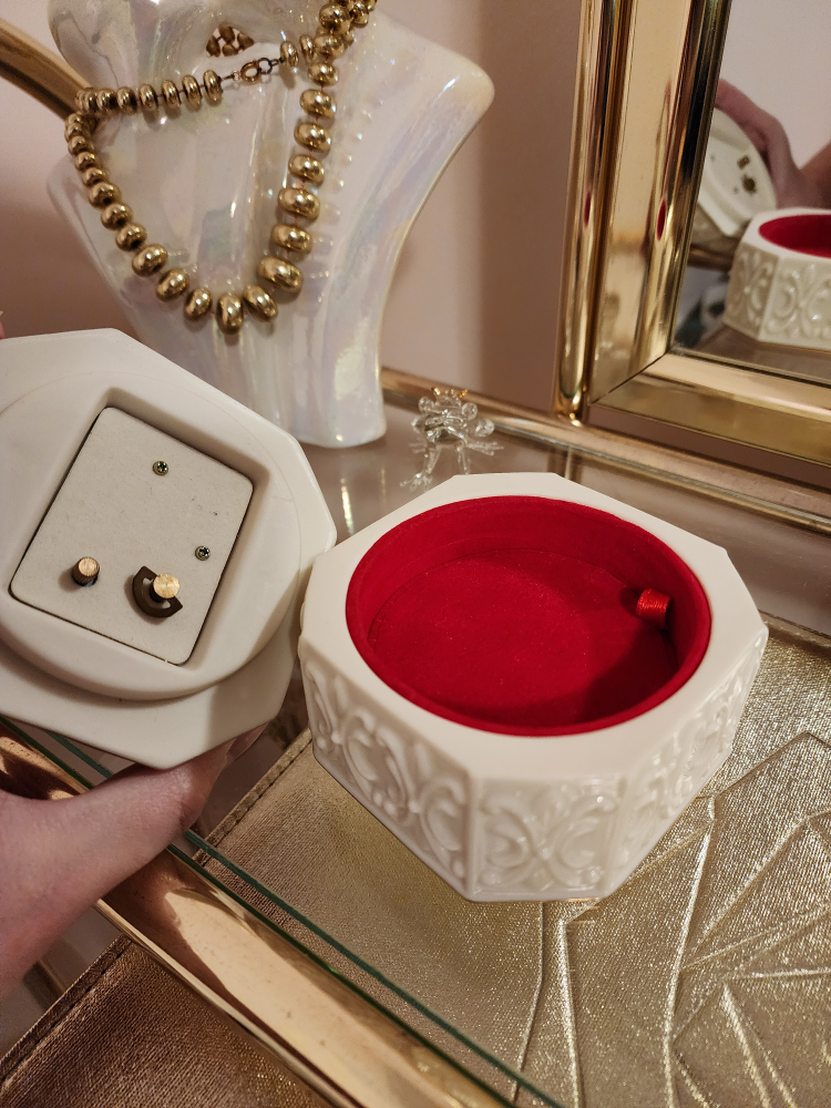 Jewelry Music Box 🎶✨️ image indicator(3)