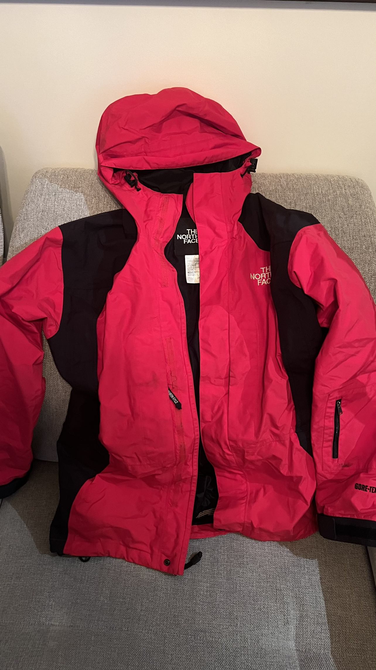 North Face Gortex Ski/snowbaord jacket  (medium)