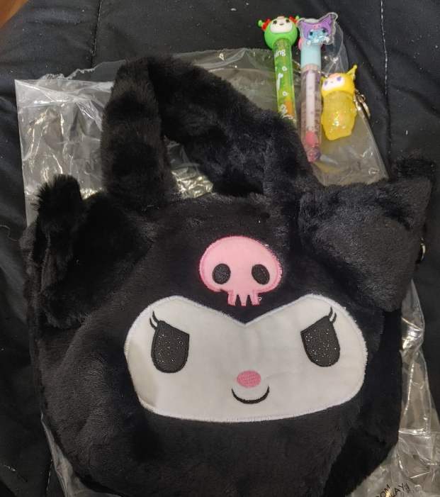 Kuromi Hanbag w 3 lipgloss