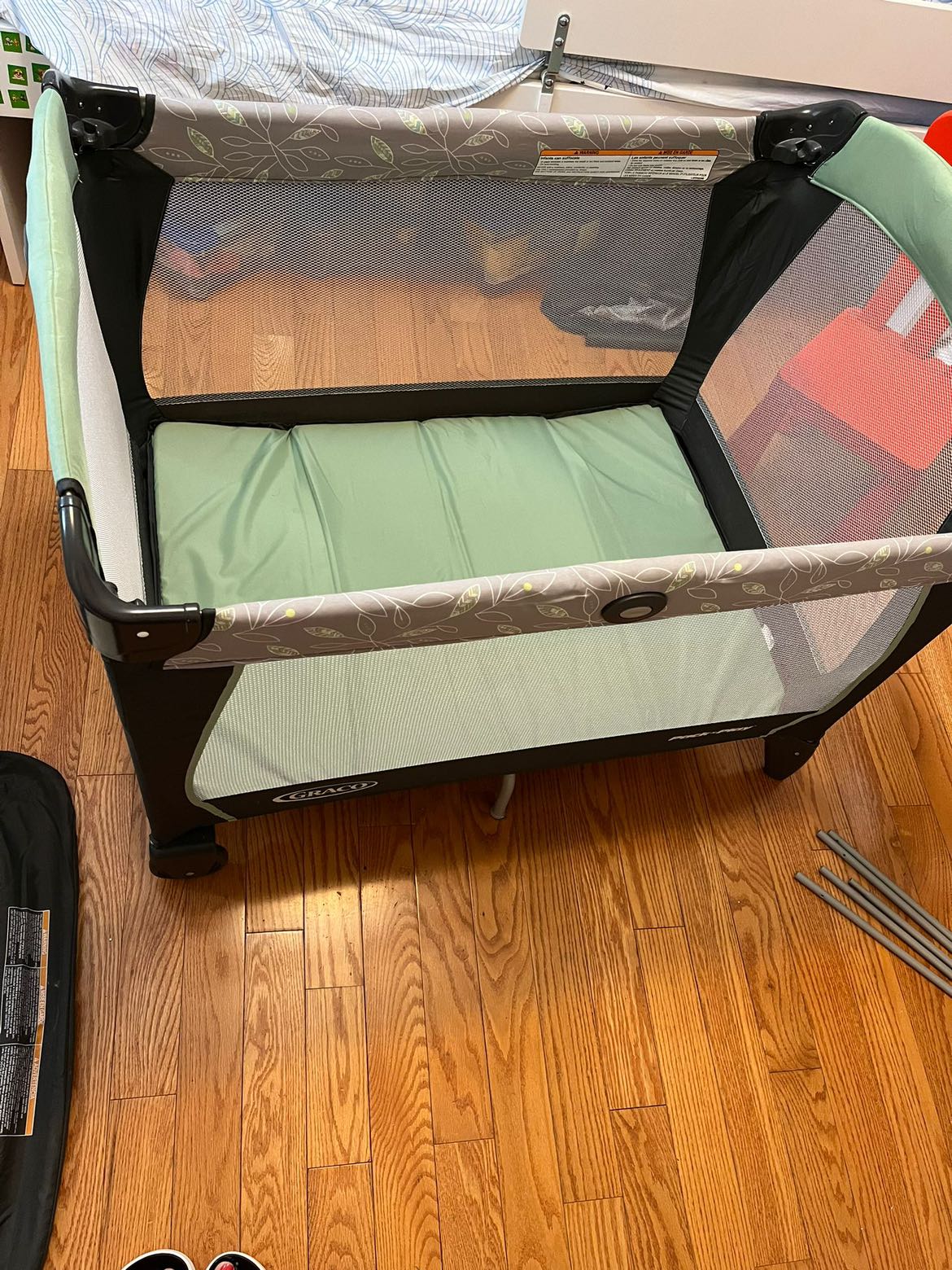 Bassinet/ playpen/ playard like new