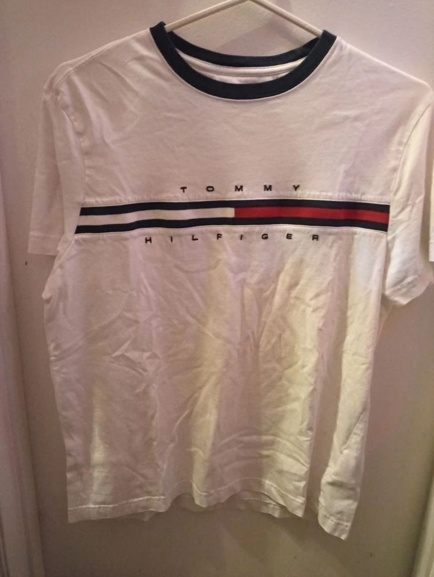 4 Tommy Hilfiger Shirts thumbnail
