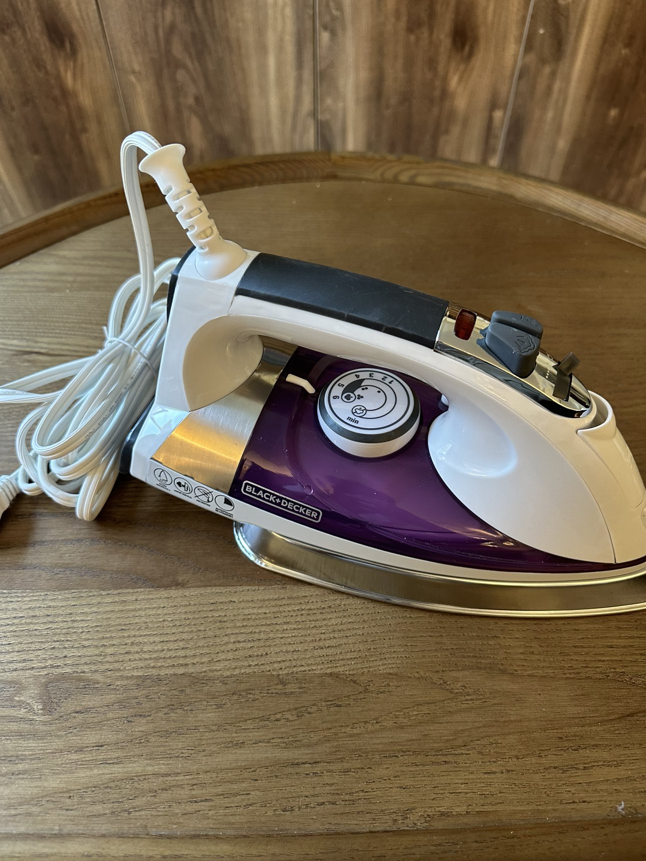 Black & Decker Iron thumbnail