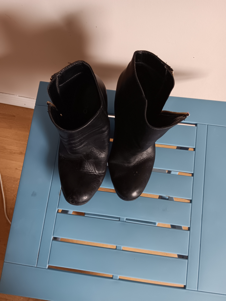Ladies Boots thumbnail