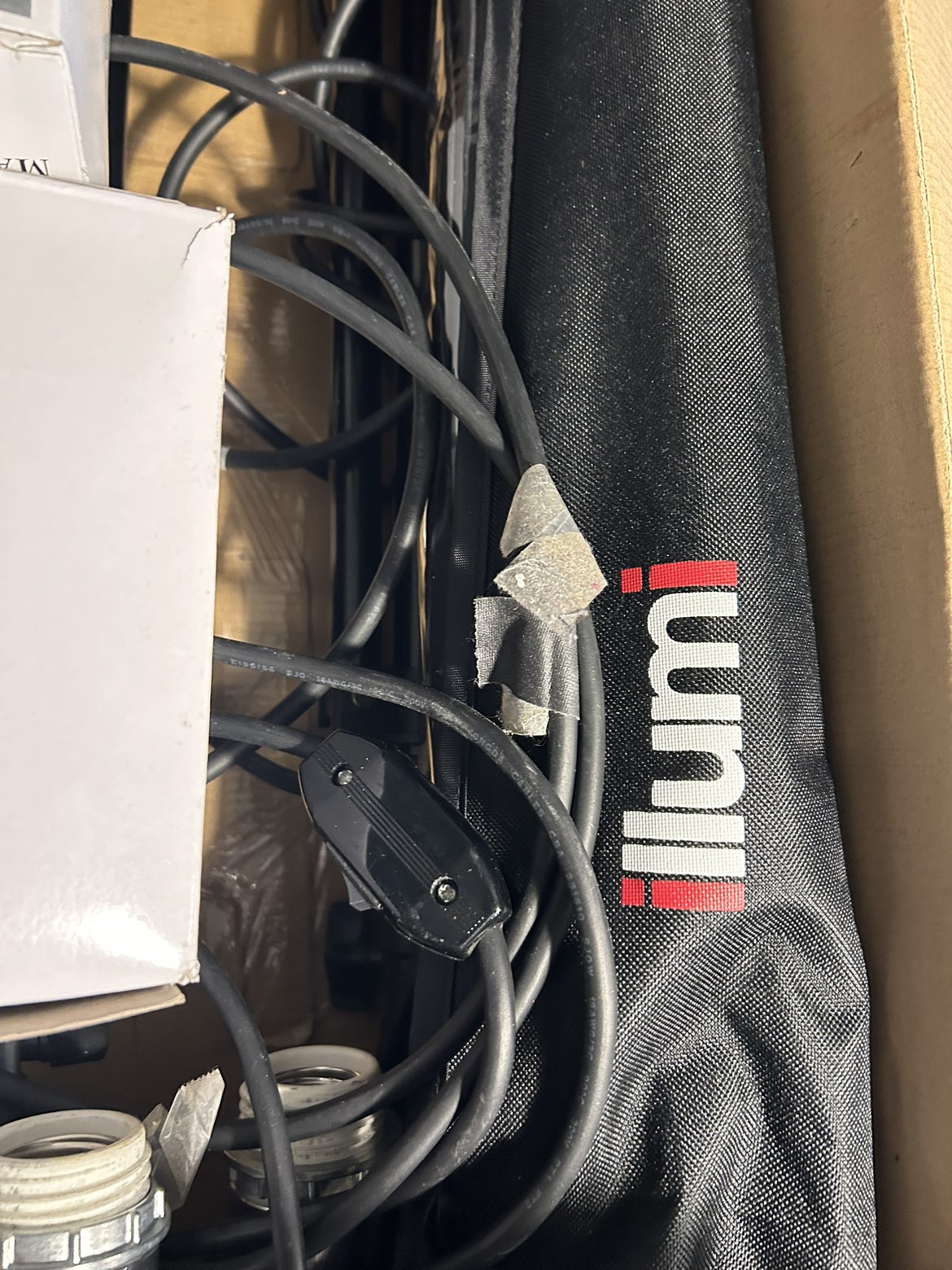 Westcott Basics Ulite photography umbrella lighting kit image indicator(9)