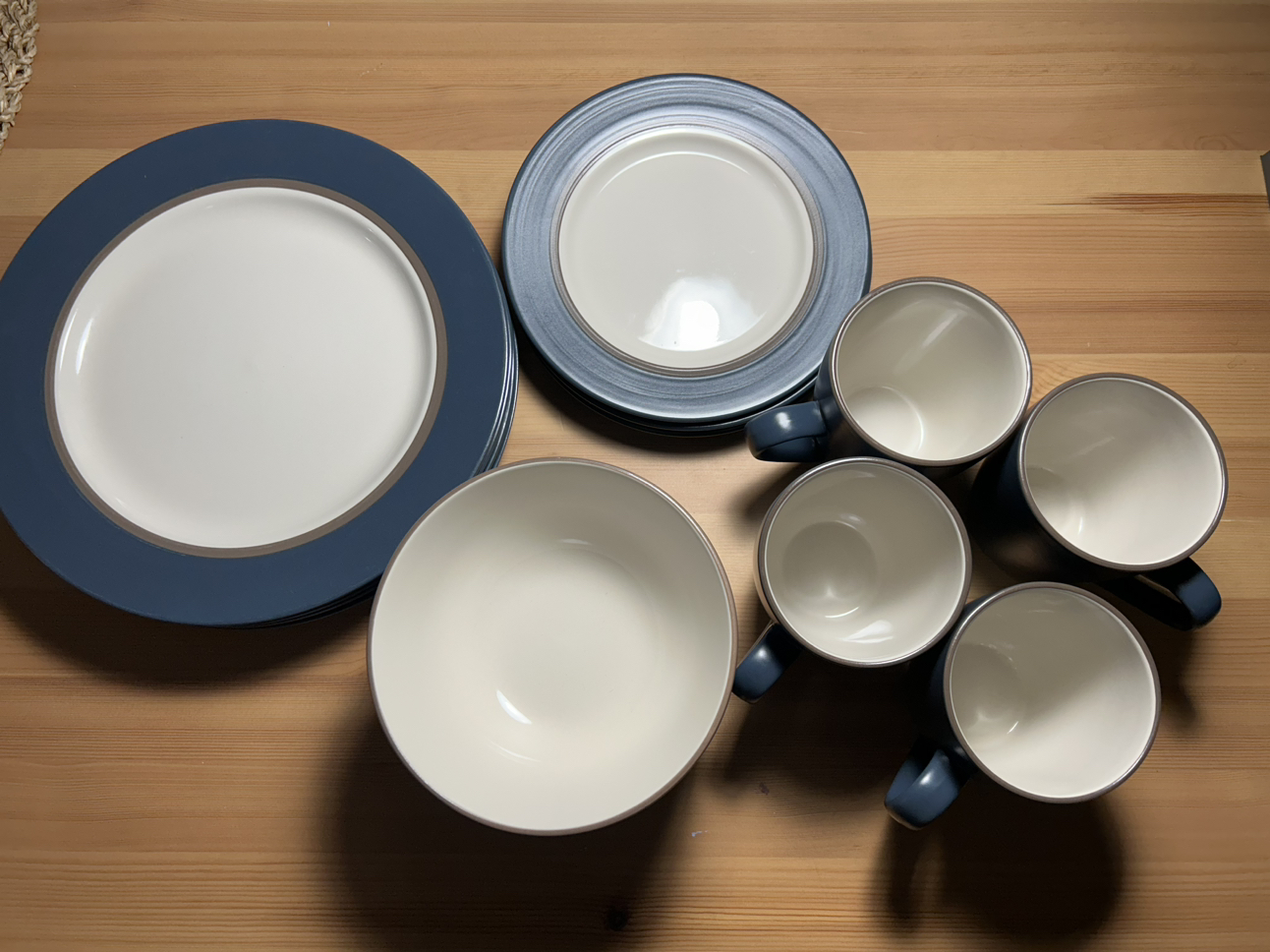 Moving sales: whole set of plates, bowls and cups
