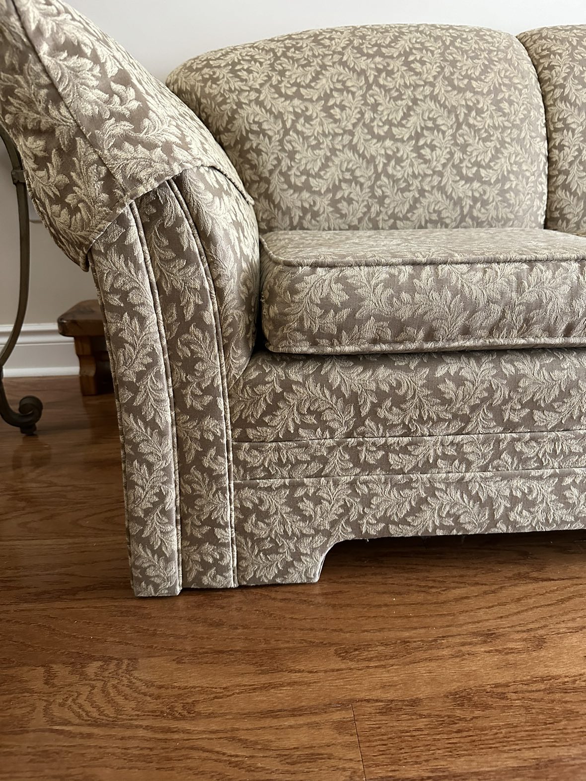 Beautiful 3 seater couch - photo 2