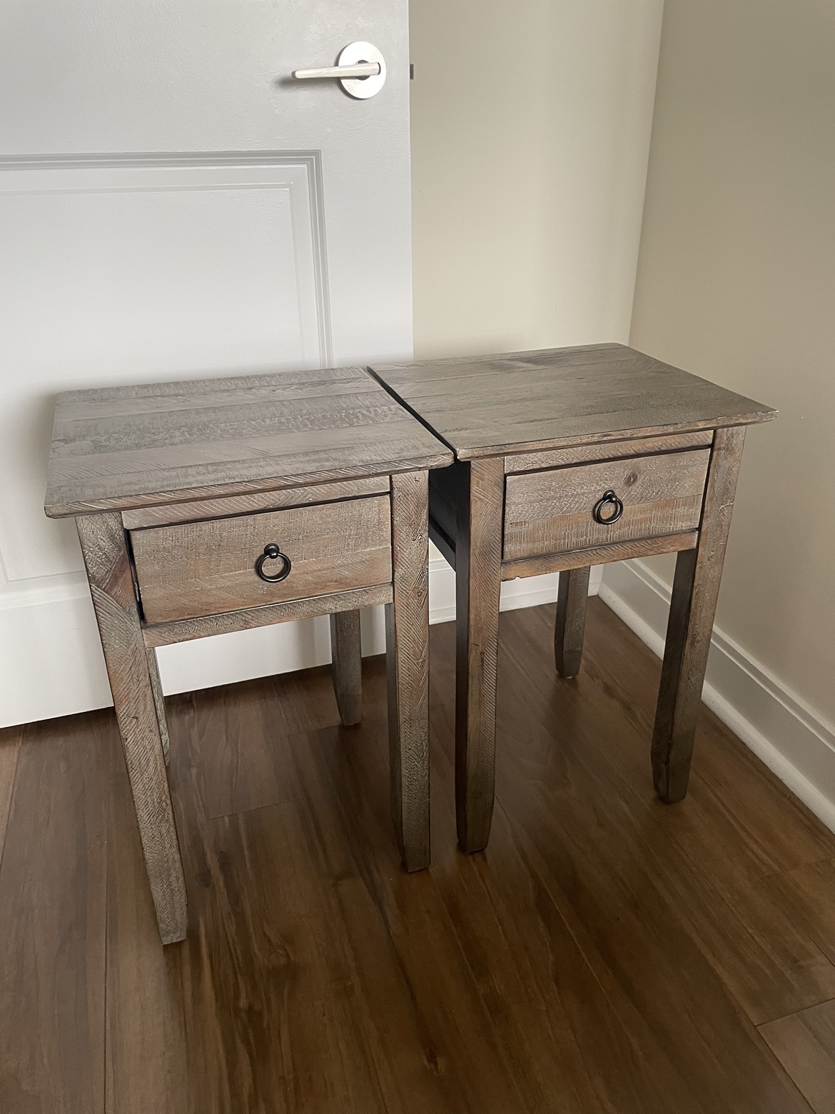 Pair of nightstands thumbnail